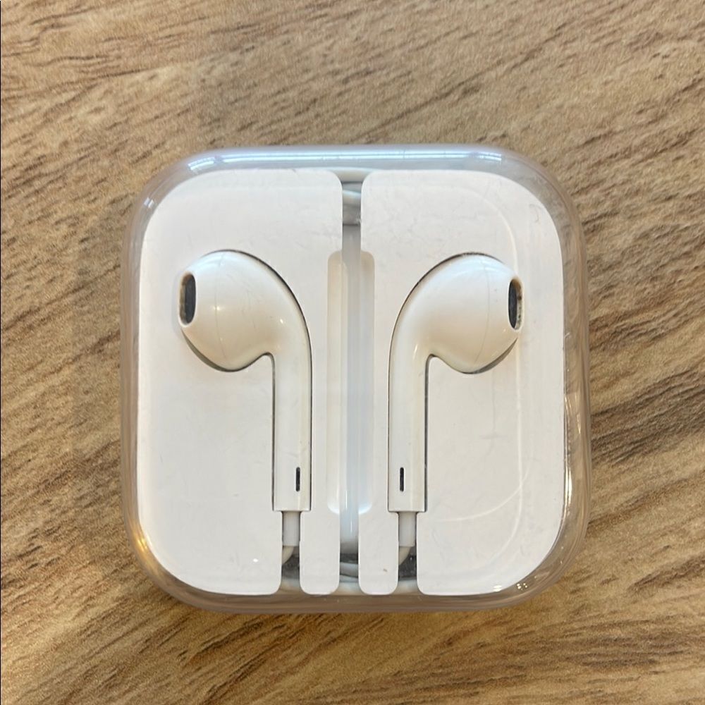 Apple iPhone White Wired Earbuds with Case